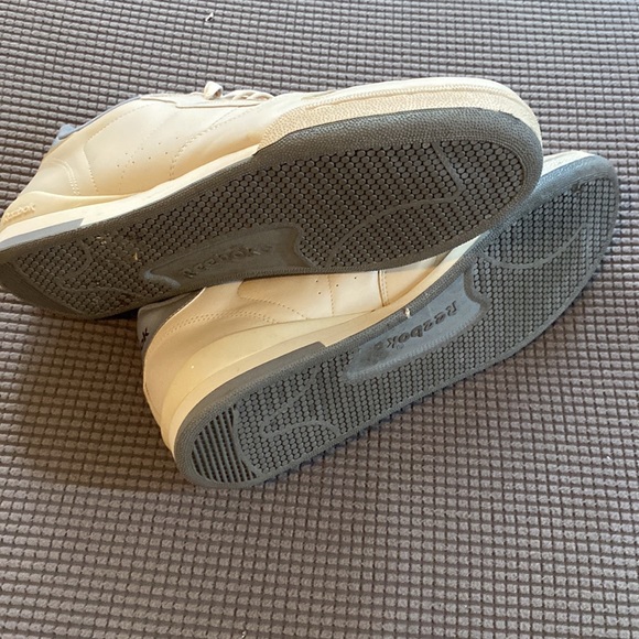 Tan Reeboks - Picture 6 of 7